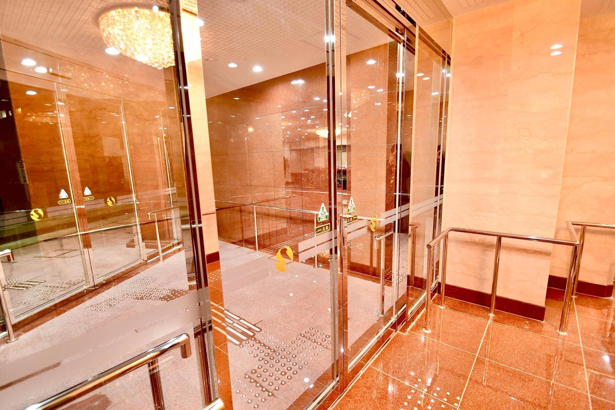 Himeji Ekimae Universal Hotel Minamiguchi Kültér fotó